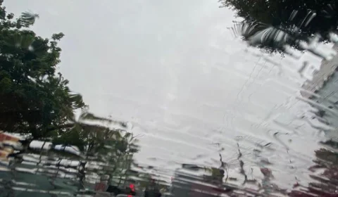 Chuva provoca desabamento de muro e deslizamentos em Manaus