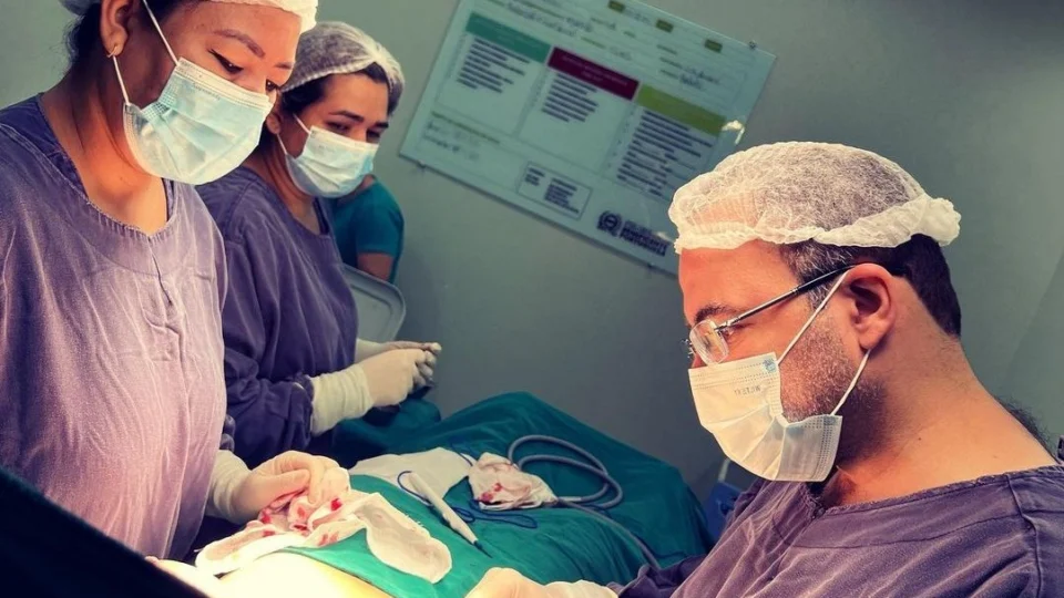 Lipoaspiração é a cirurgia plástica mais realizada no mundo; alta é de 24,8%