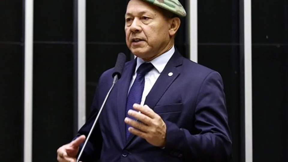 Deputado propõe PL para derrubar decisão do STF sobre devedores