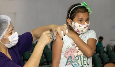 Covid-19: Manaus libera dose de reforço para crianças de 3 e 4 anos