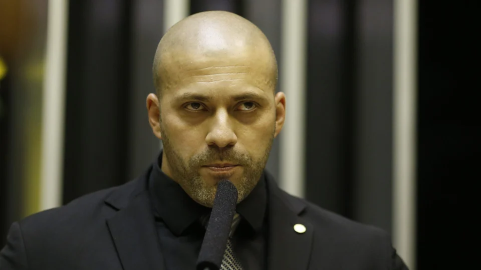 Ex-deputado Daniel Silveira é indiciado pela PCDF por quebrar tornozeleira