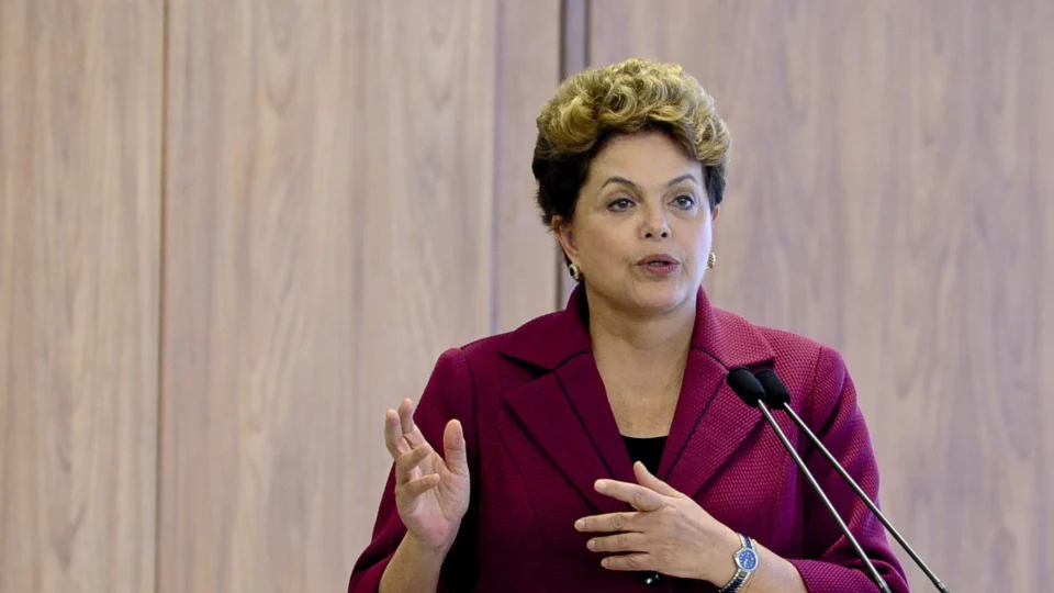 Dilma Rousseff é internada na China com mal-estar e cancela agenda internacional