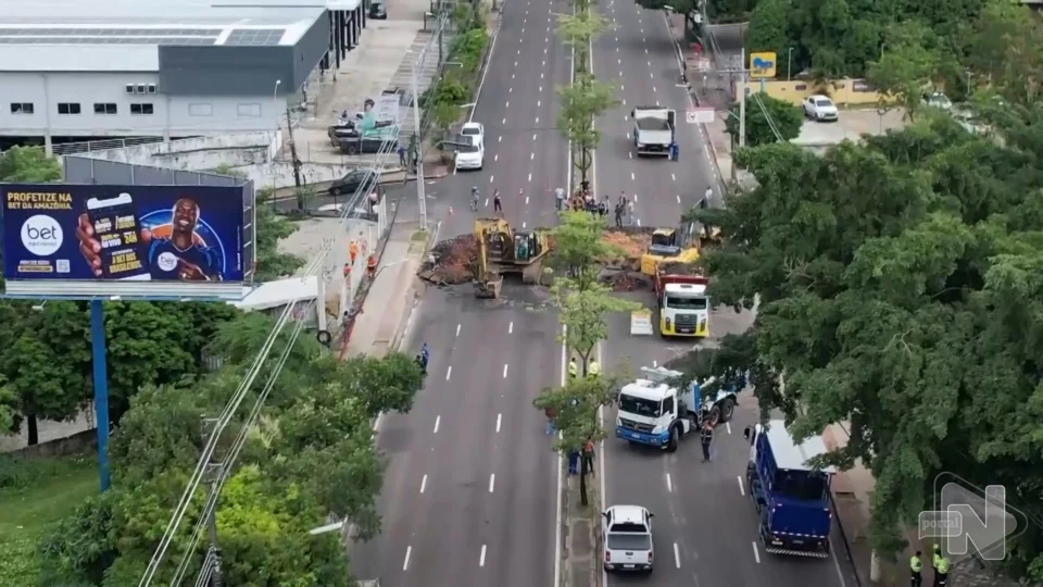 VÍDEO: Avenida Djalma Batista é interditada para realização de obra de reparo