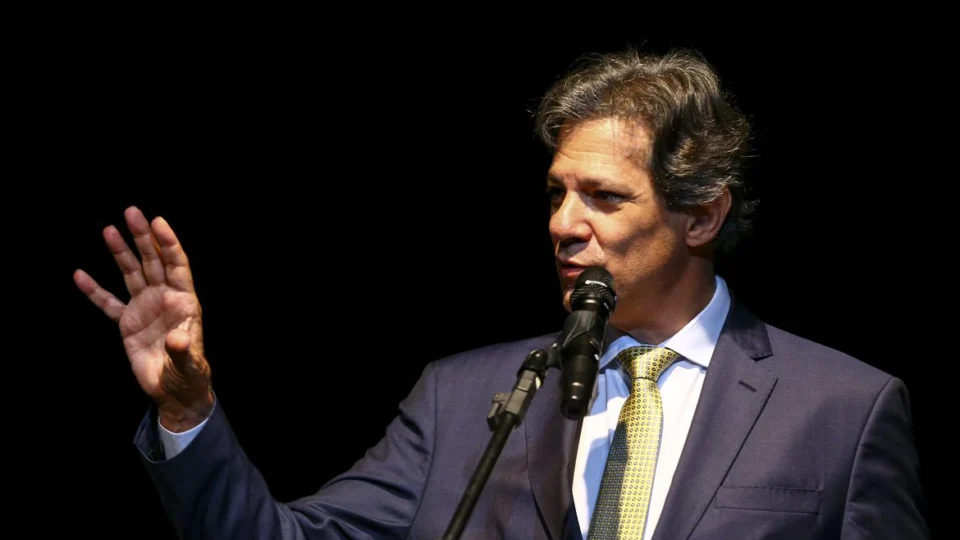 Haddad cumpre agenda no G20 e defende Dilma no banco Brincs