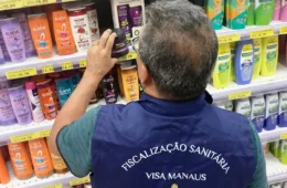 Visa Manaus interdita mais de 400 itens em fiscalização de pomadas de cabelo