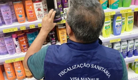 Visa Manaus interdita mais de 400 itens em fiscalização de pomadas de cabelo