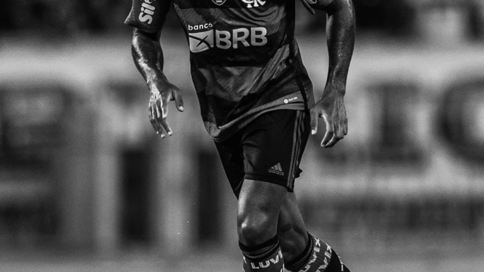 Gerson, do Flamengo, se manifesta nas redes sociais após expulsão no Mundial