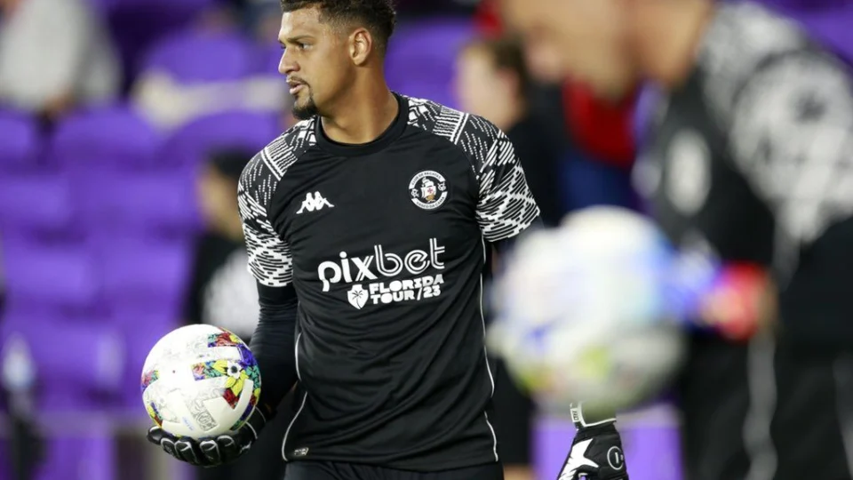 Vasco confirma empréstimo de goleiro Alexander para o Avaí-SC