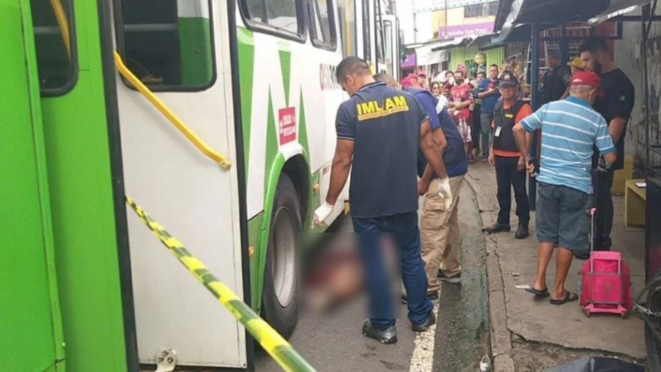 VÍDEO: idoso morre após ser atropelado por ônibus na Zona Oeste de Manaus