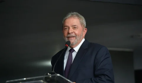 Lula vai se vacinar nesta segunda no lançamento do programa de vacinação