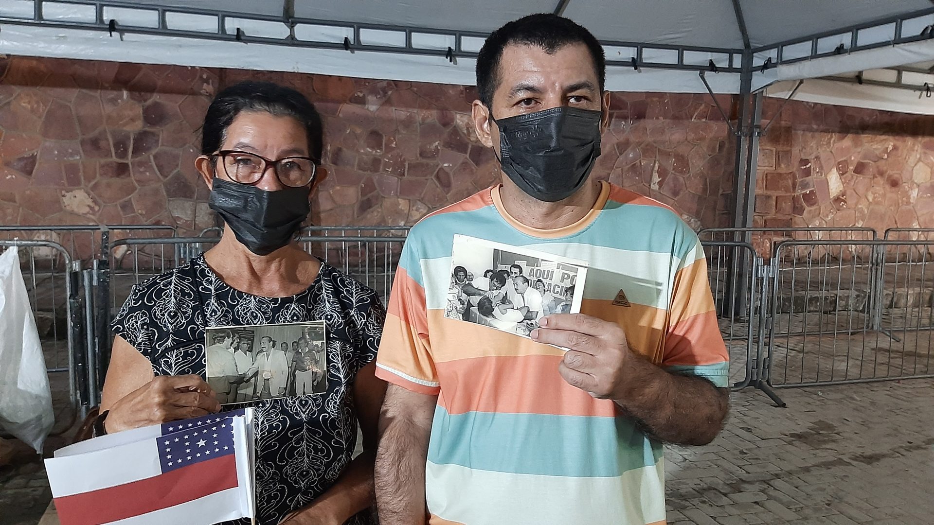 Maria Neide e seu filho César Silva, fãs de Amazonino Mendes - Foto: John Brito/Portal Norte