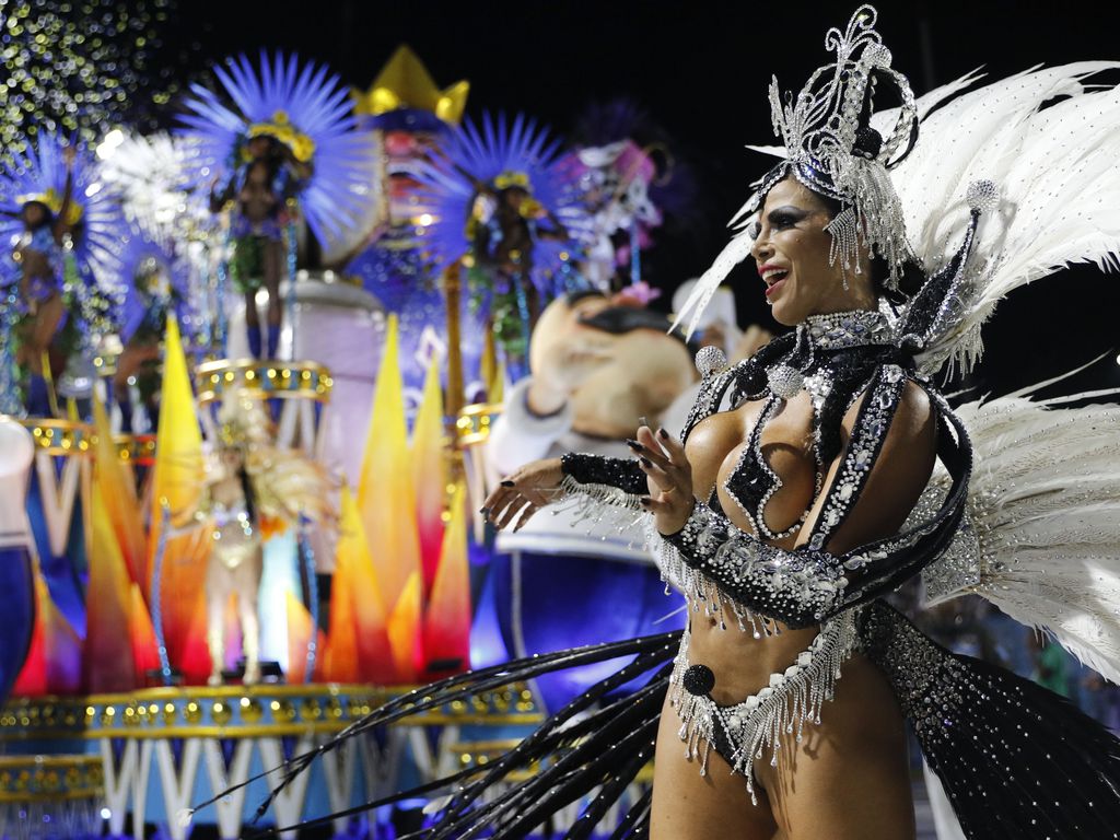 A escola de samba Portela desfila enredo sobre a história de seu centenário, no Sambódromo da Marquês de Sapucaí. Foto: Fernando Frazão/Agência Brasil