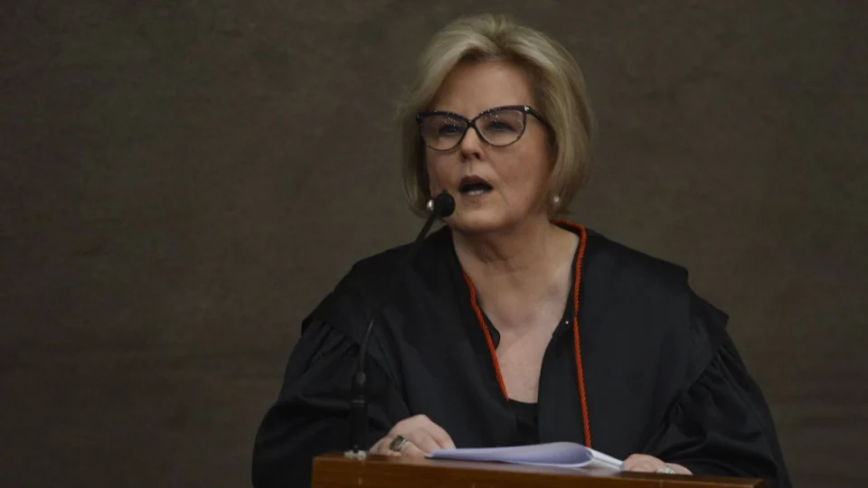 Rosa Weber vota por anulação de decreto que beneficiou Daniel Silveira