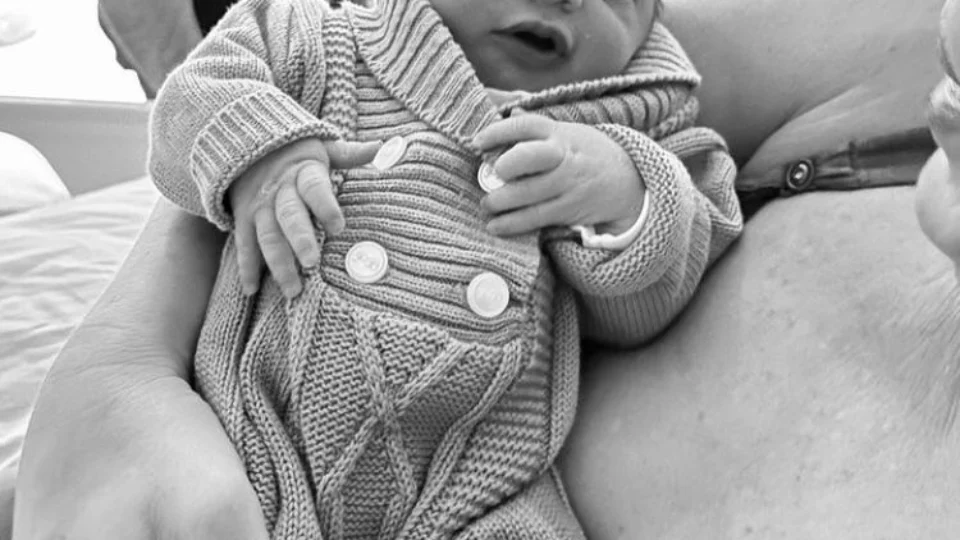 Famosos parabenizam Cláudia Raia pelo nascimento do filho caçula