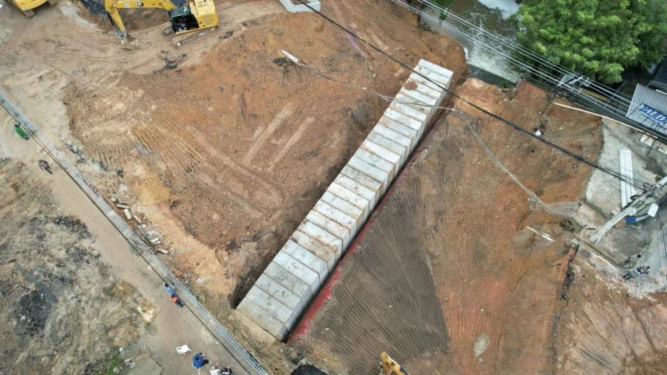 Primeira tubulação na obra da Djalma Batista é concluída em Manaus