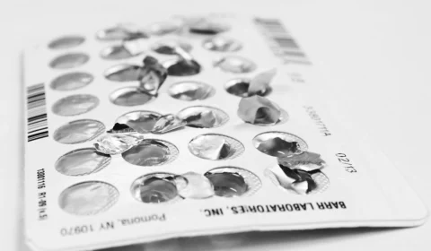 Venda de pílulas anticoncepcionais é dificultada pelo Talibã no Afeganistão