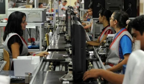 Produção industrial recua em 11 de 15 locais em dezembro de 2022