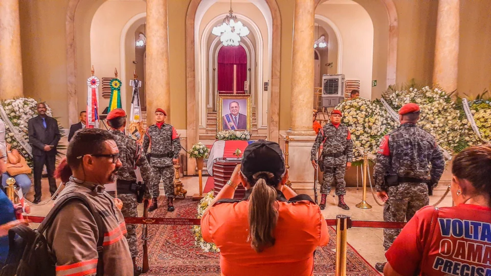 Despedida Amazonino: ‘quando ele prometia, ele fazia’, lembra dona de casa em Manaus