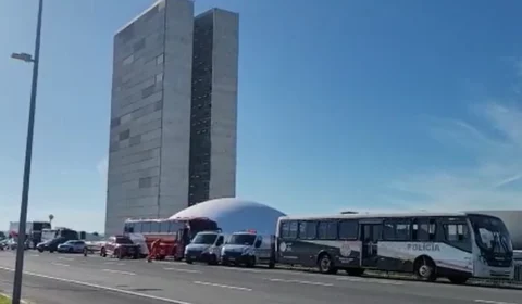 Praça dos Três Poderes tem reforço na segurança em dia de retomada de trabalhos, em Brasília