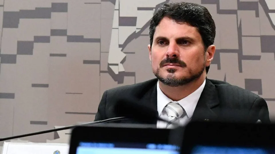 Endereços do senador Marcos do Val são alvo de busca e apreensão da PF