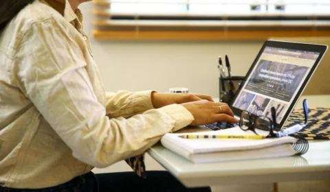 Trabalho remoto no Brasil permanece em alta, aponta estudo