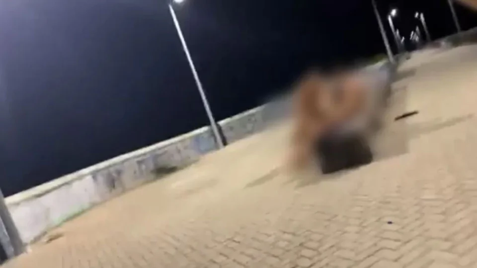 VÍDEO: trisal é flagrado fazendo sexo em praia de Fortaleza; polícia investiga