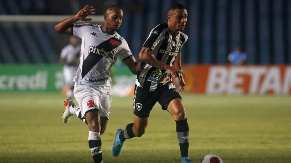 Campeonato carioca: Vasco vence Botafogo em clássico tumultuado