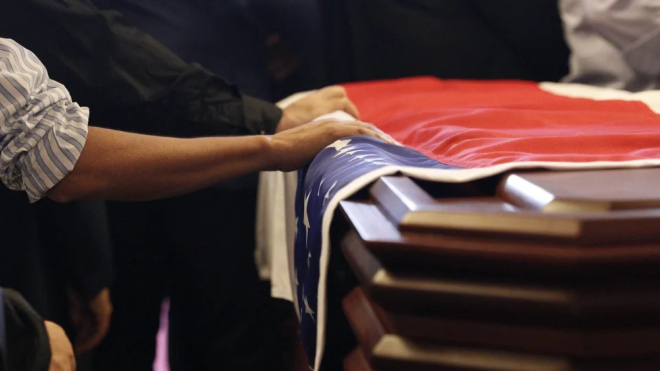 Veja galeria de fotos do 1º dia de visita ao velório de Amazonino, no AM