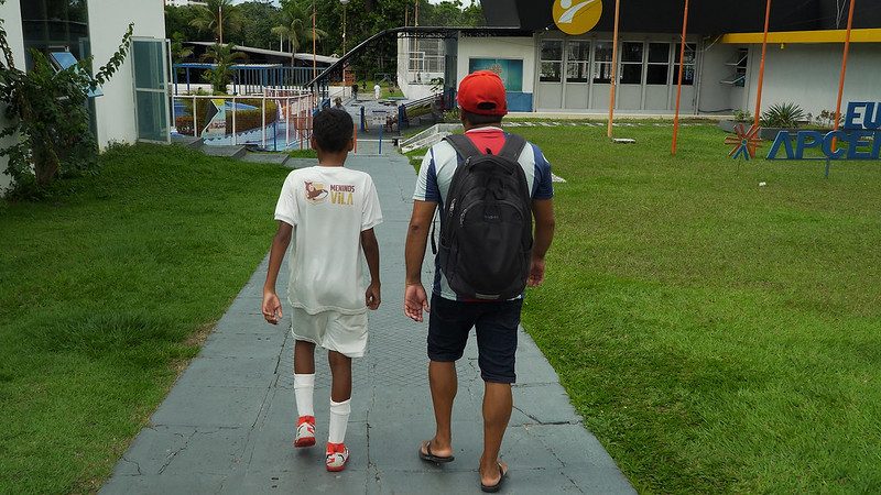 guilherme-e-seu-pai-indo-aos-treinos-foto-divulacao-semed