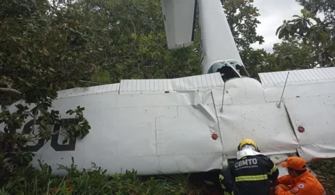 Piloto fica gravemente ferido após aeronave cair no chão de ‘bico’ no TO