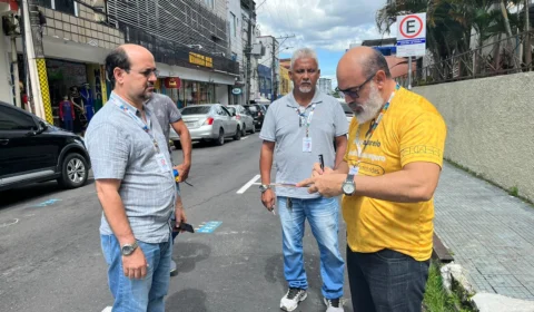 Equipes fiscalizam uso irregular de vagas do Zona Azul no Centro de Manaus