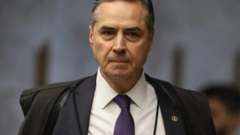 Após cirurgias de emergência, Barroso recebe alta de hospital em Brasília