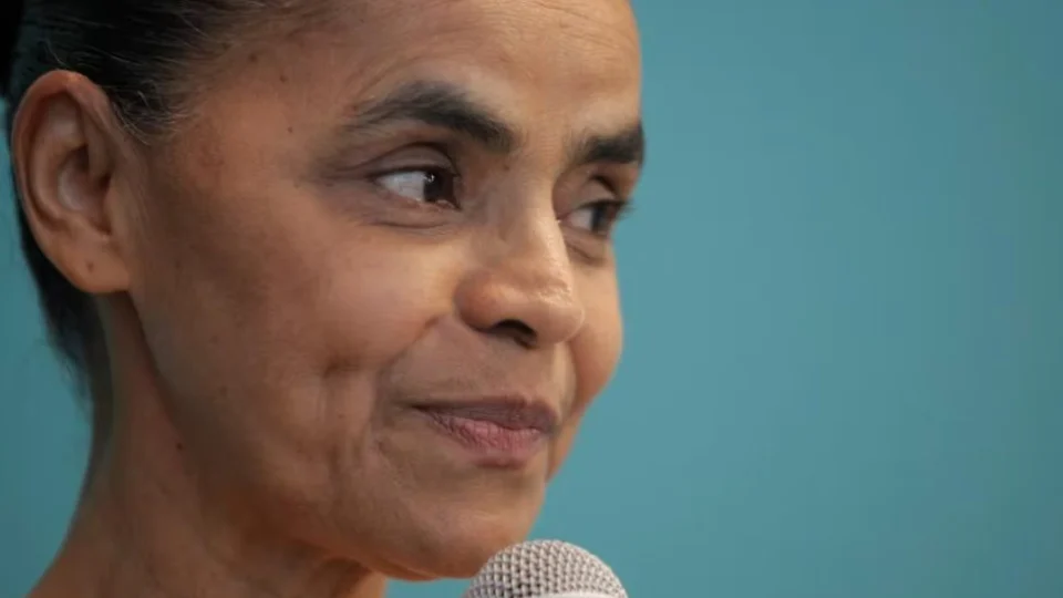 Ministra Marina Silva é internada e tem agenda cancelada em Brasília