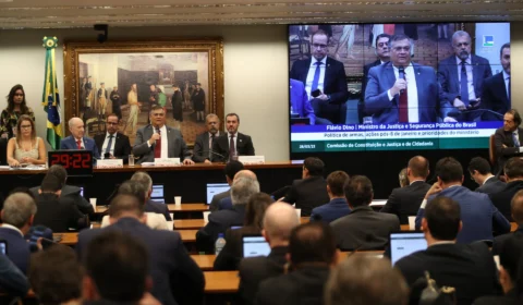Audiência de Dino na CCJ: lulistas e bolsonaristas trocam insultos e deboches