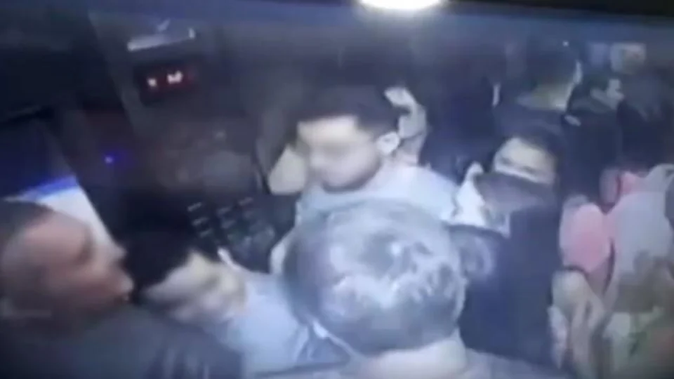 Vídeo: elevador com 11 pessoas despenca e deixa 3 feridos em Maceió