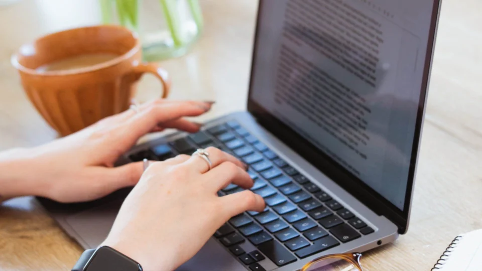 Empresa de tecnologia abre vagas de empregos para candidatos de todo o país