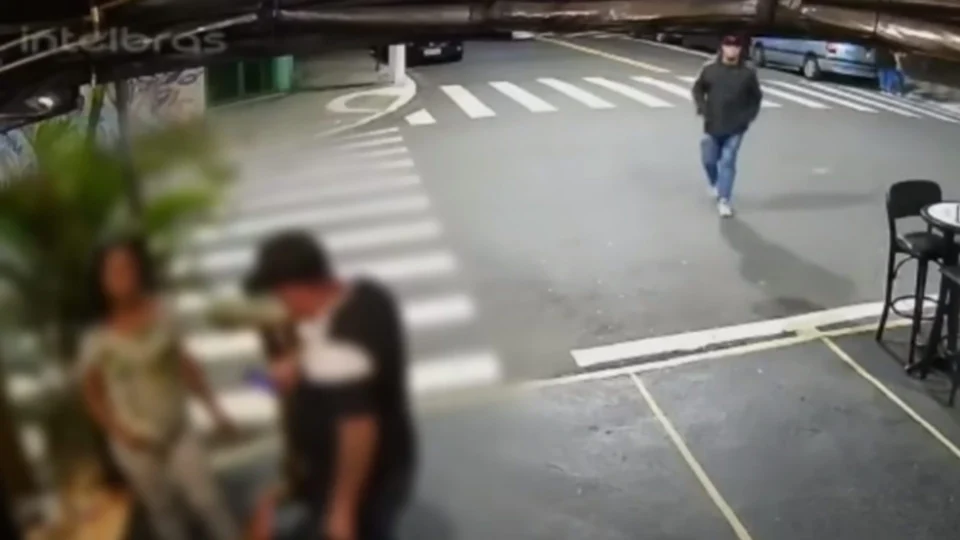 Vídeo: filho mata a própria mãe a tiros dentro de bar em São Paulo