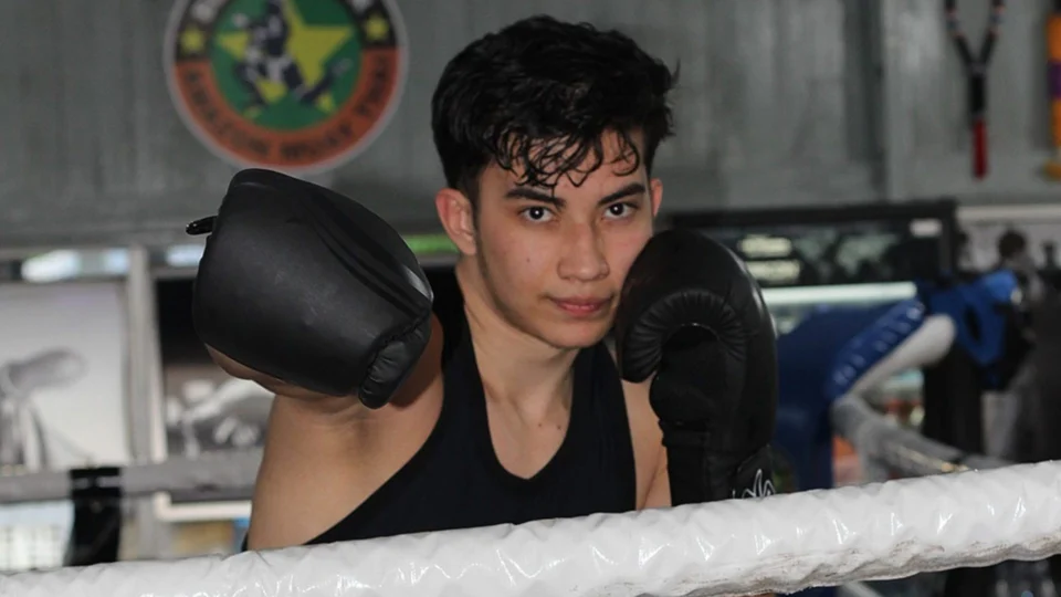 Jovem supera depressão, vira campeão de muay thai e estreia no boxe em Manaus