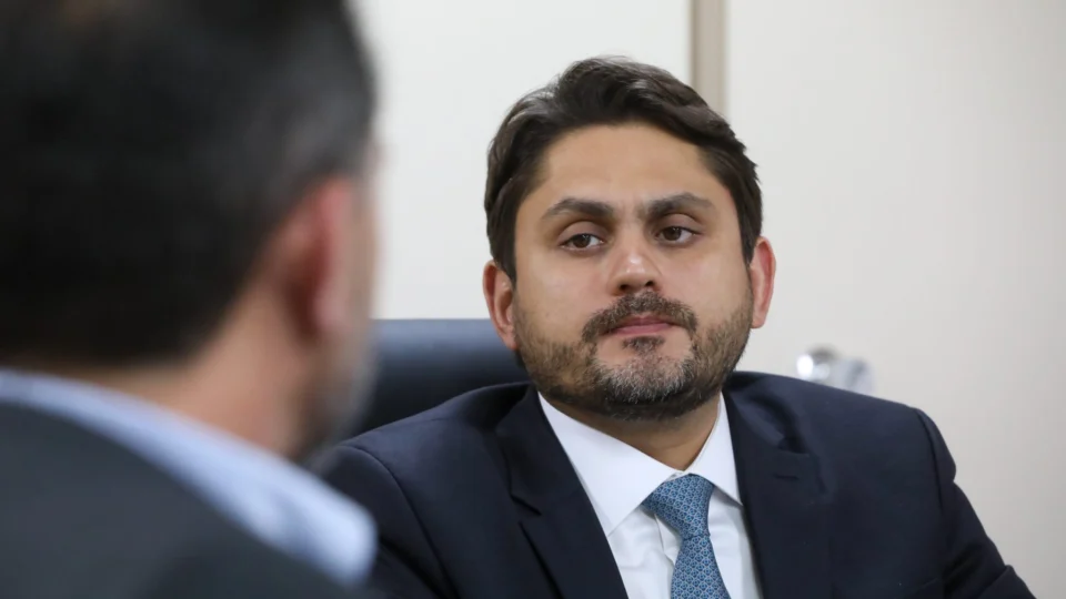 Ministro embolsou dinheiro público com ‘esticadinhas’ em agendas, diz site