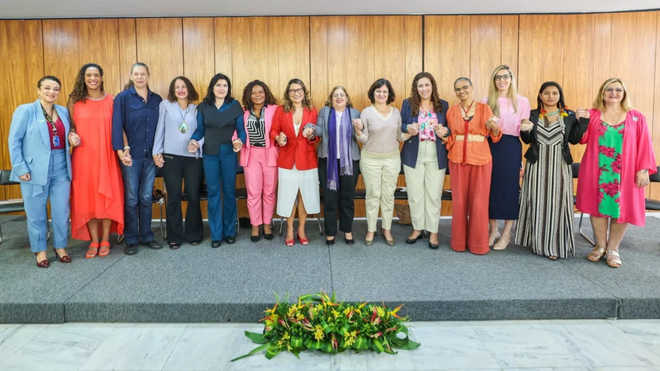 Mulheres ocupam 18% dos altos cargos dos Três Poderes