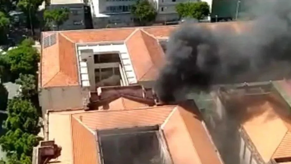 VÍDEO: incêndio atinge escola com 2 mil alunos em Belo Horizonte