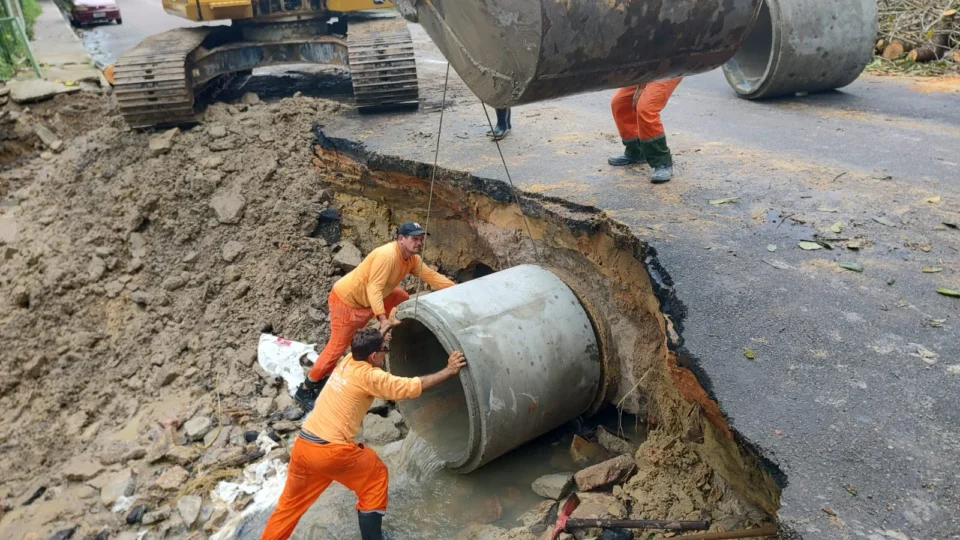 Forte chuva exige obras emergenciais em pontos de Manaus neste sábado