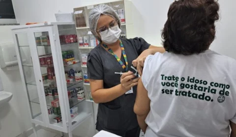 Covid-19: Funati oferta vacina bivalente para idosos em Manaus