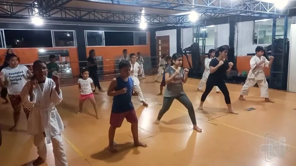 VÍDEO: academia de karatê ajuda crianças a ter vida saudável em Parintins-AM