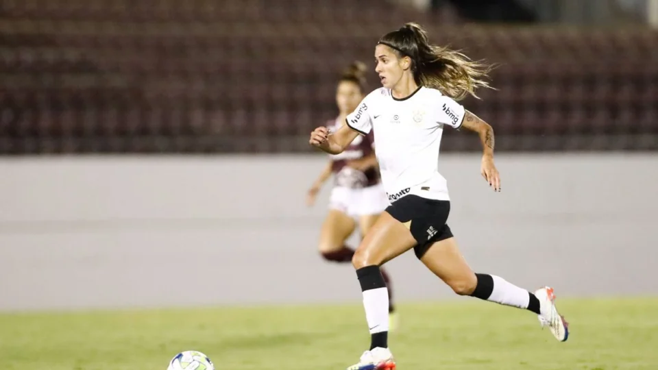 Brasileiro Feminino: Corinthians bate Ferroviária e assume liderança