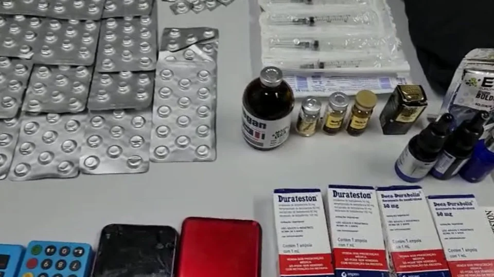 Trio é preso suspeito de vender anabolizantes e medicamentos abortivos no AM