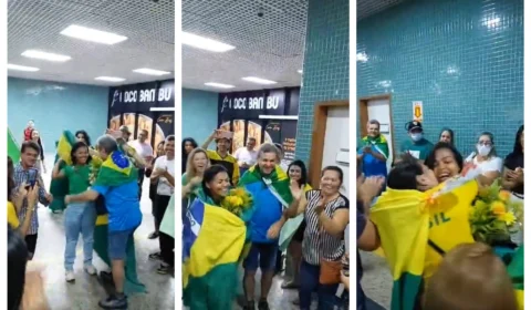 Presa em atos antidemocráticos, amazonense é solta e desembarca em Manaus