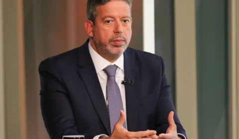 Arthur Lira anuncia prorrogação da Lei de Licitações para março de 2024