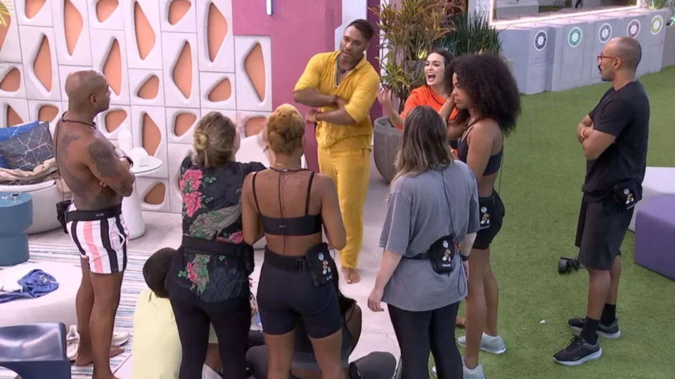 BBB 23: Larissa e Fred Nicácio expõem brothers e dão informações externas