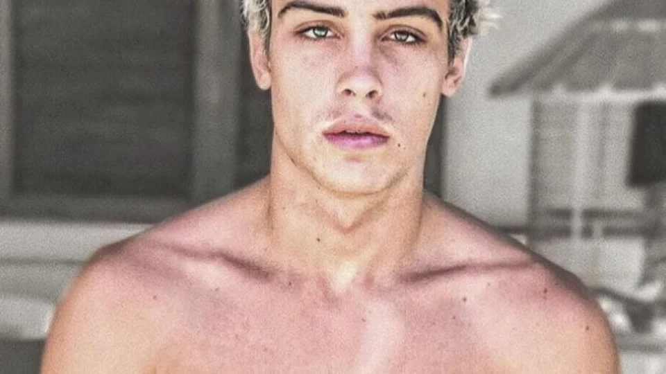 VÍDEO: Modelo Bruno Krupp, que atropelou e matou jovem, deixa a cadeia em Bangu